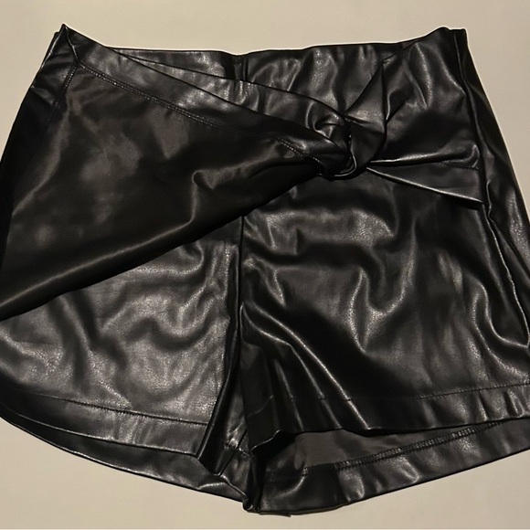 Black Faux Leather Mini Short Skirt with Bow - Picture 2 of 4